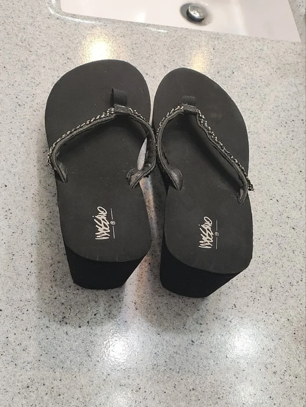 Mossimo Supply Co. Black 🕴️ Sleek ✨Rhinestone Strap Flip Flops🌊🏖️🌠